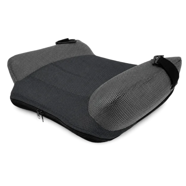 Rehausseur auto gonflable BubaBoost vu de trois quarts, assise en maille grise et bords relevés